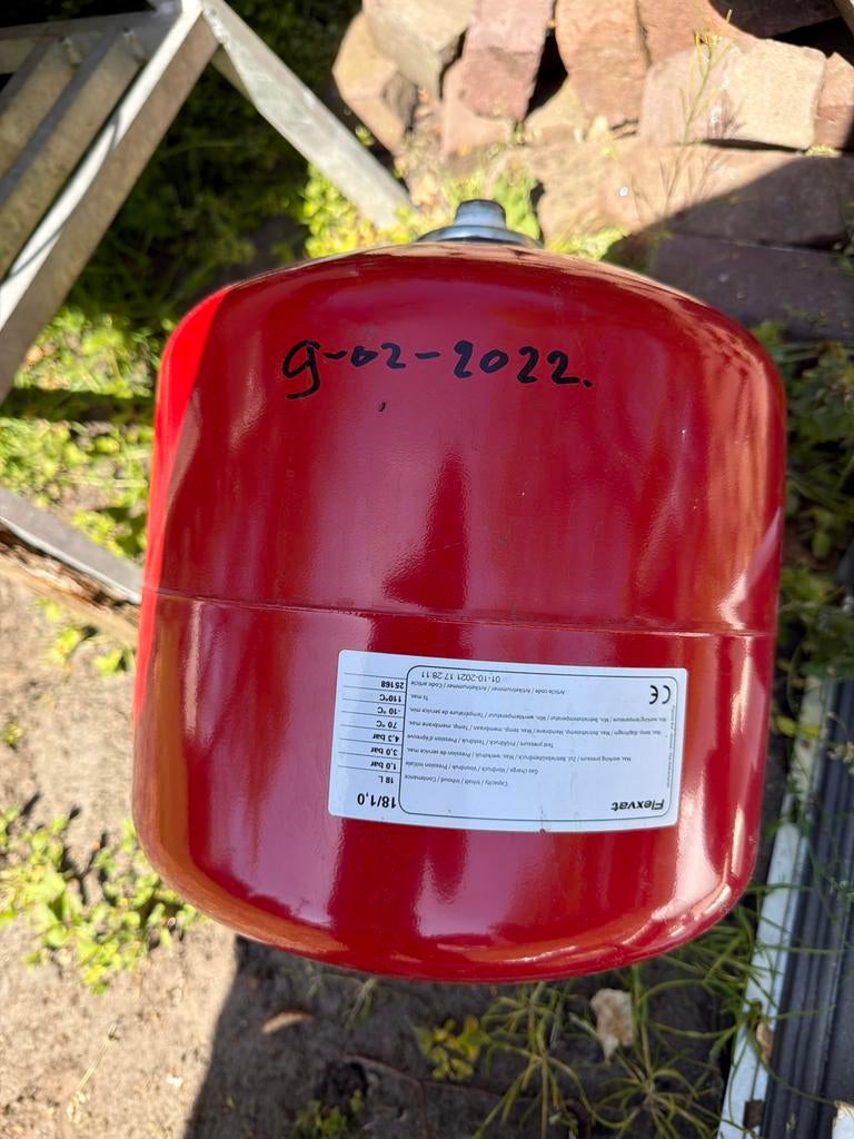 Flexvat Expansievat 18L - Zo goed als nieuw, Ophalen, 30 tot 80 cm, Gebruikt, Overige typen