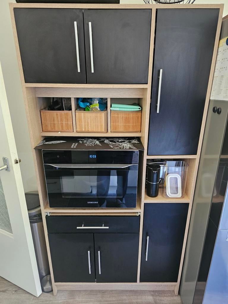 Kast met opbergruimte en ruimte voor magnetron, Ophalen