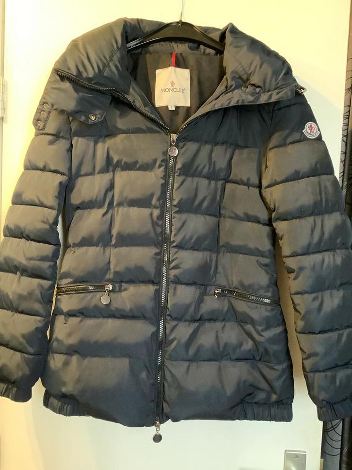 Moncler dames winterjas - Maat M, Kleding | Dames, Jassen | Winter, Zo goed als nieuw, Maat 38/40 (M), Zwart, Ophalen of Verzenden