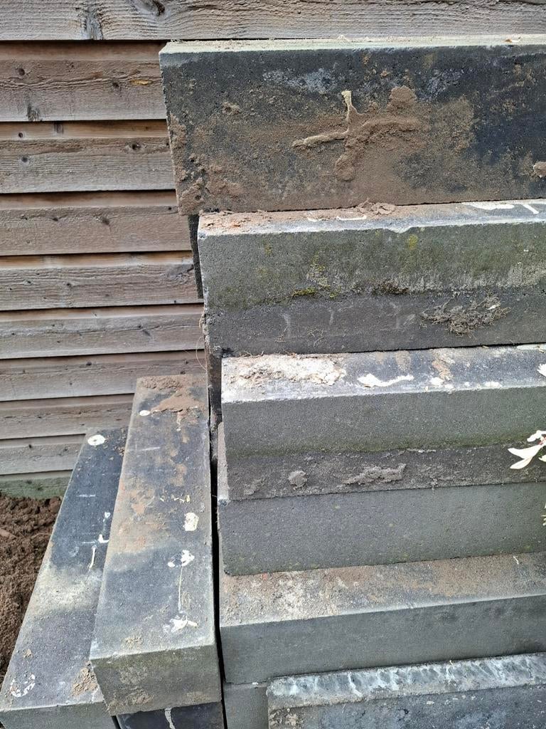 Gratis stapelblokken steen 32 stuks antraciet, Ophalen, Beton, Overige typen