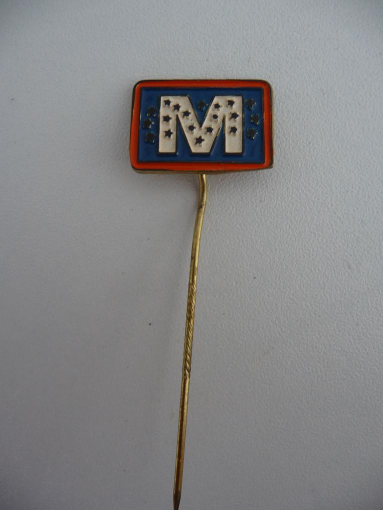 oud metalen speldje - M-BRIGADE (Melk Brigade), Ophalen of Verzenden, Overige onderwerpen, Speldje of Pin