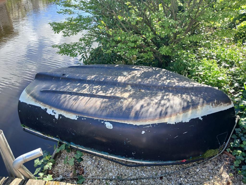 Roeiboot dubbelwandig 2,25x1,10m. Binnenzijde wit., Ophalen, Gebruikt