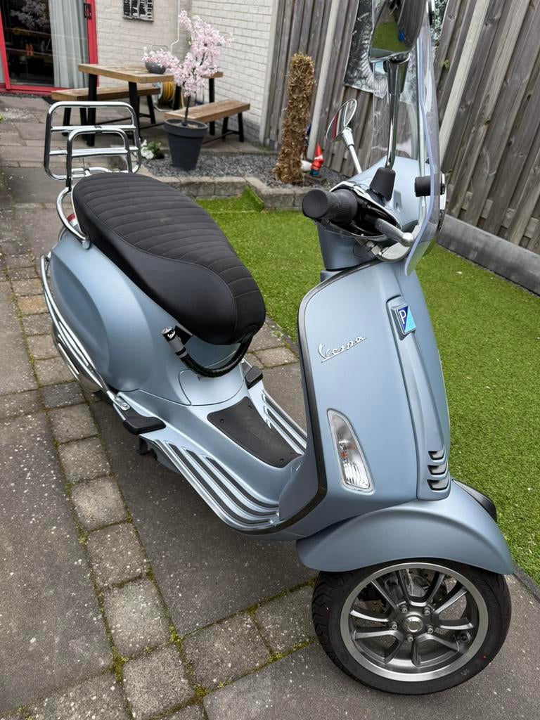Vespa Primavera 45 S E5  Okt 2022 in Nieuwstaat 1380km!!, Fietsen en Brommers, Ophalen, Maximaal 45 km/u, Vespa S, Zo goed als nieuw