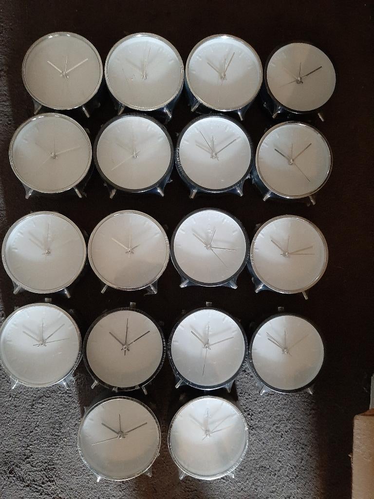 nieuwe retro wekkers zilver en zwart 18 stuks partij of los, Ophalen, Nieuw, Analoog