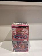 Pokémon Fusion Strike Halve Boosterbox (18 boosters), Hobby en Vrije tijd, Verzamelkaartspellen | Pokémon, Ophalen, Nieuw, Boosterbox