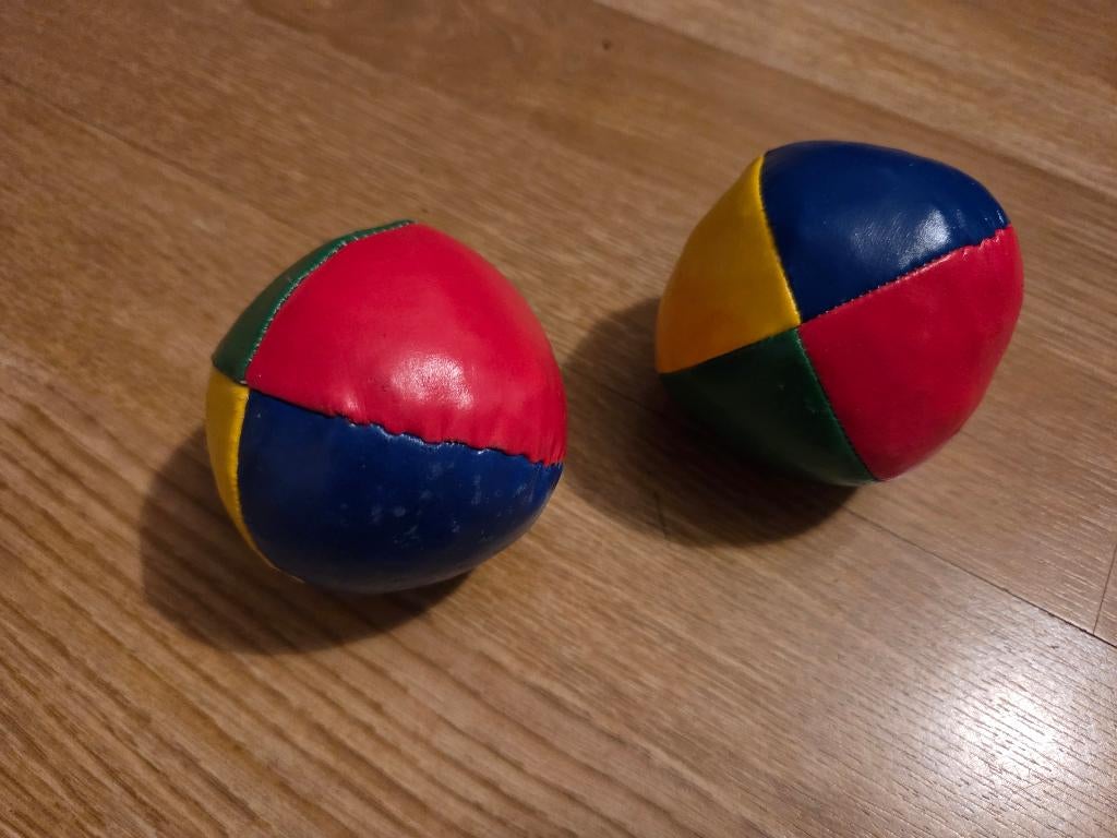 2 stuks jongleer ballen (setprijs), Ophalen of Verzenden, Zo goed als nieuw