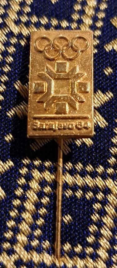 Olympische Spelen Sarajevo 1984 Winterspelen speldje, Ophalen of Verzenden, Zo goed als nieuw, Overige sporten, Overige typen