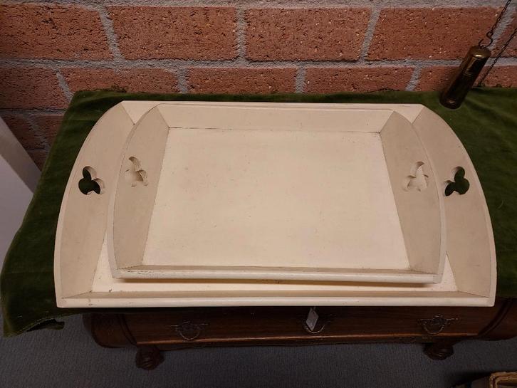 Set van 2 Oud Hollandse creme witte houten dienbladen., Antiek en Kunst, Antiek | Keukenbenodigdheden, Verzenden