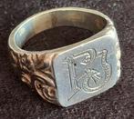 Mooie dikke oude zegel ring van zilver ., 20 of groter, Heer, Ophalen of Verzenden, Zo goed als nieuw