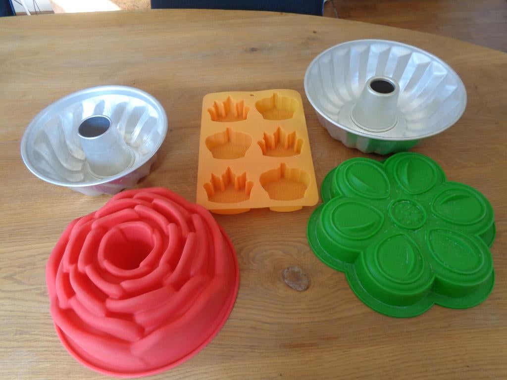 TAARTVORM:bloem,roos,kroontjes, tulband, Ophalen of Verzenden, Zo goed als nieuw, Taarten, Bakvorm