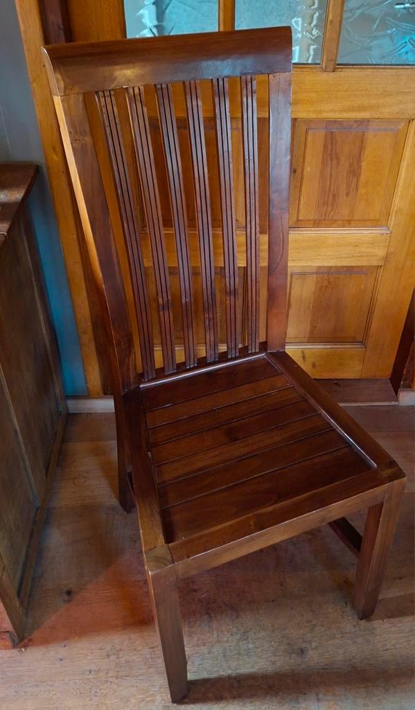 Massief houten eetkamerstoel - Donkerbruin, Huis en Inrichting, Stoelen, Gebruikt, Eén, Hout, Bruin, Ophalen