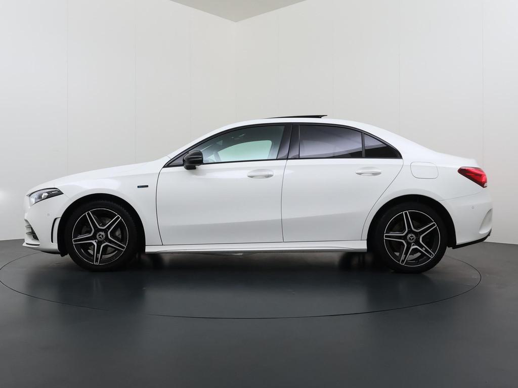 Mercedes-Benz A-klasse 250 e AMG | Panorama - Schuifdak | Sf, Gebruikt, 4 cilinders, 16 kWh, Bedrijf