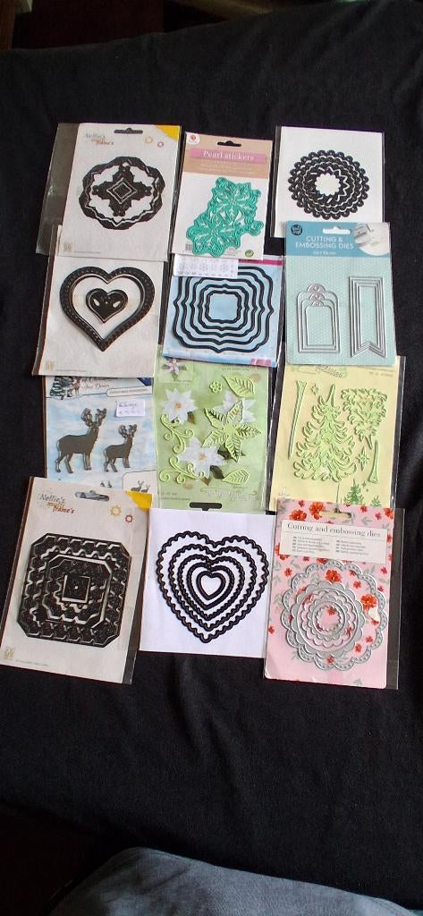 12 snijmallen voor het maken van kaartjes, Ophalen of Verzenden, Zo goed als nieuw, Overige thema's, Pons of Mal