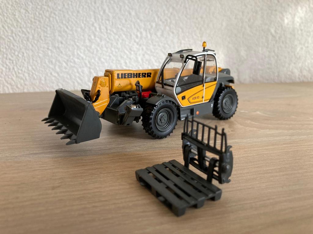 Liebherr 435-13 verreiker met bak en palletvork, Ophalen of Verzenden, Zo goed als nieuw, Hijskraan, Tractor of Landbouw, Overige merken