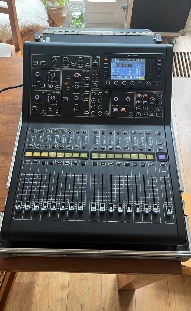 Midas M32R  + flightcase (doghouse & wielen), Muziek en Instrumenten, Mengpanelen, Zo goed als nieuw, 20 kanalen of meer, Microfooningang