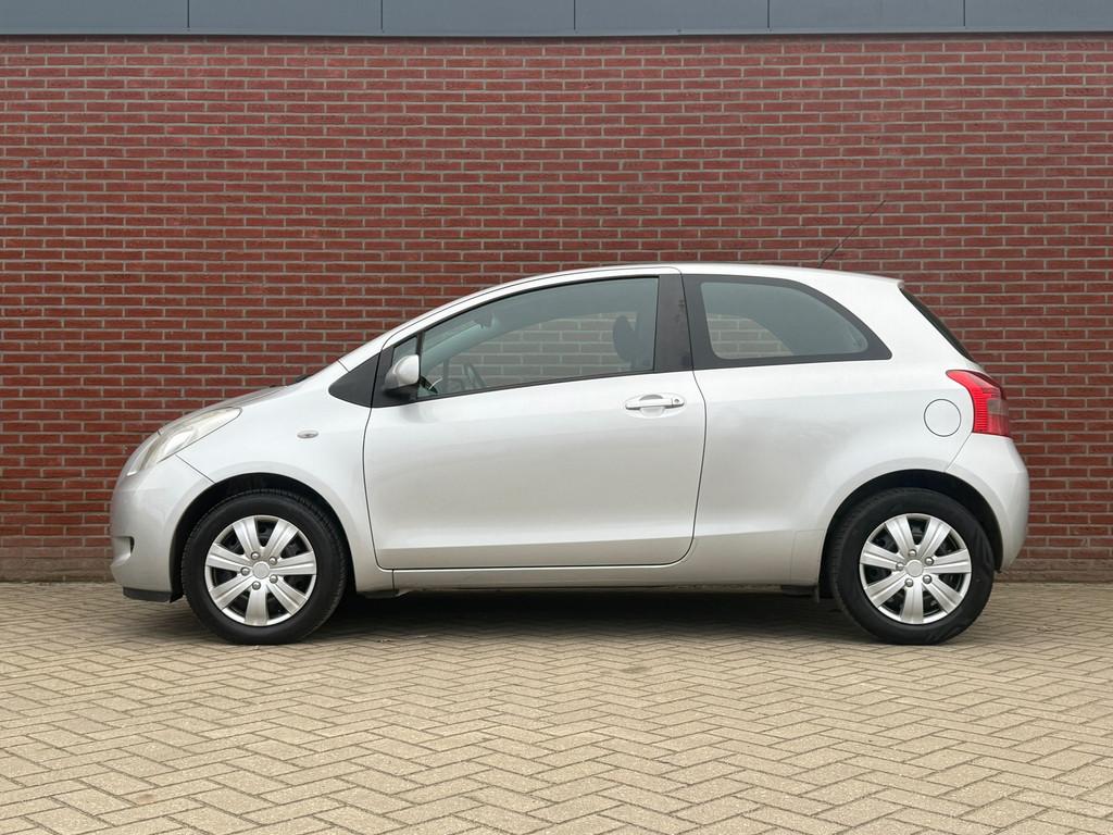 Toyota Yaris 1.3 VVTi Sol / 3-deurs / Airco / Elektrische ra, Voorwielaandrijving, 4 cilinders, 995 kg, Origineel Nederlands