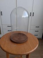 Glazen stolp met houten plateau, Ophalen