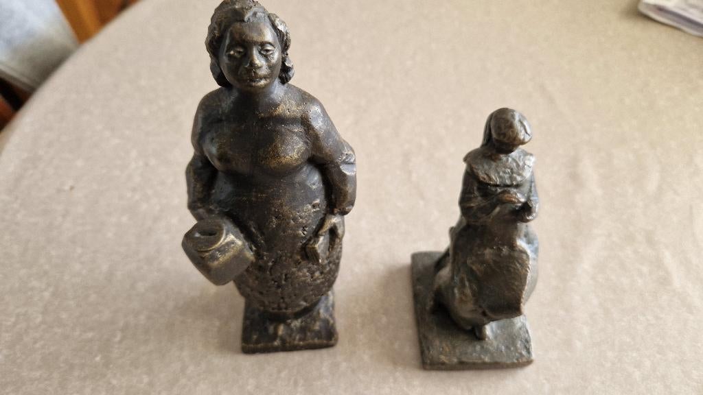 2 oude beeldjes de collector en lampenmaakster, Ophalen of Verzenden