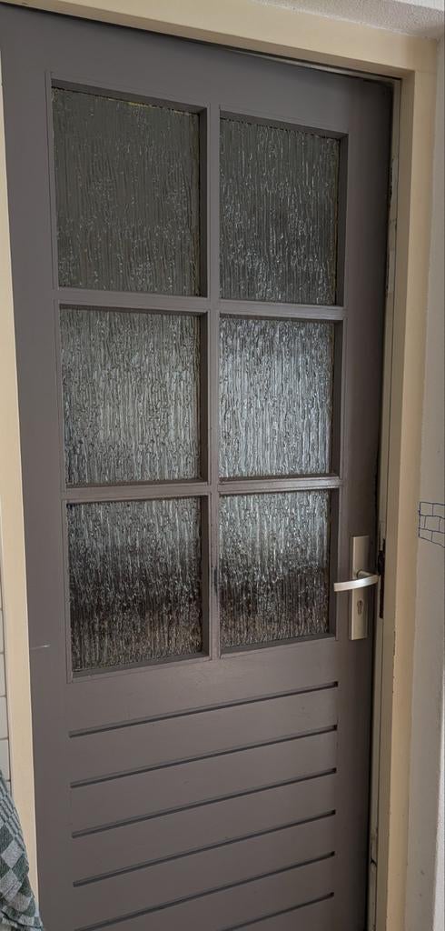 Buitendeur 210 x 88 cm met slot, Ophalen