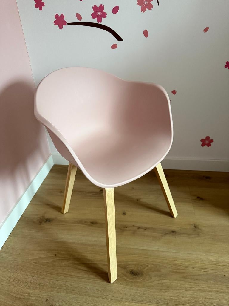 Kunststof roze kuipstoel, Huis en Inrichting, Stoelen, Ophalen, Kunststof, Overige kleuren, Zo goed als nieuw