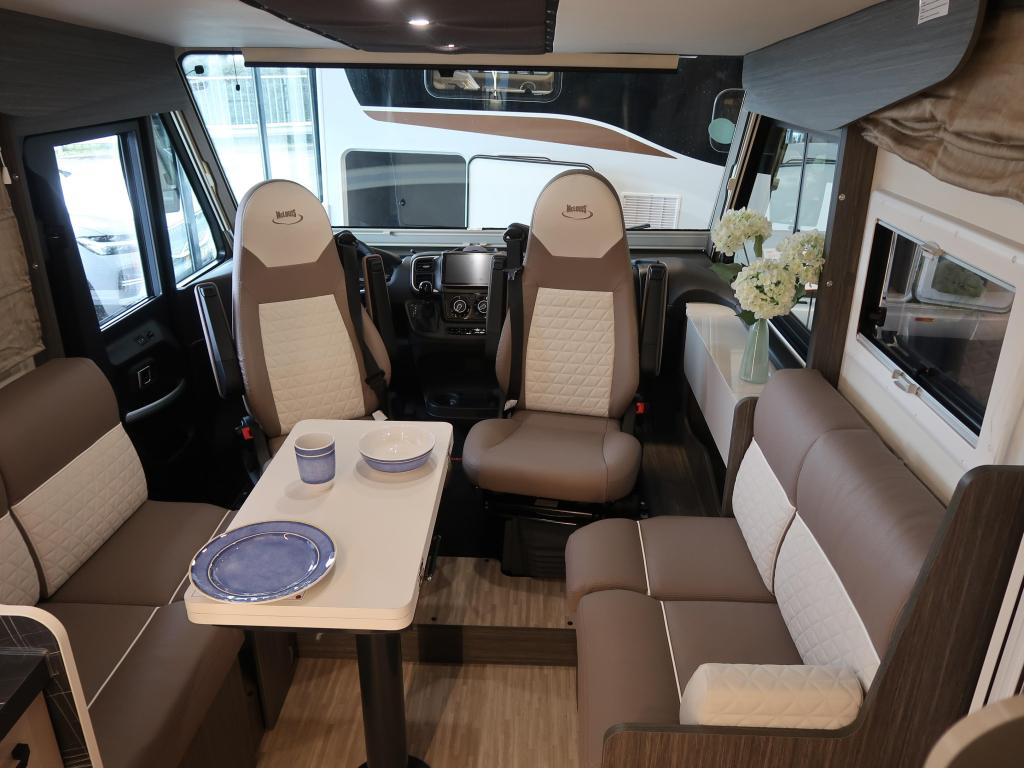 McLouis Carat 881 G QUEENSBED EN HEFBED, Caravans en Kamperen, Campers, Ringverwarming, Fiat, Diesel, Luifel