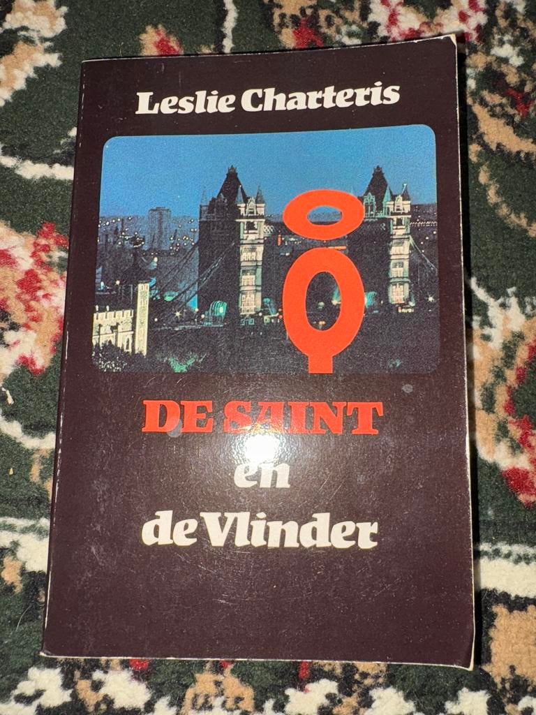 De Saint en de Vlinder - Leslie Charteris (1980), Boeken, Ophalen of Verzenden, Gelezen, Tv-bewerking