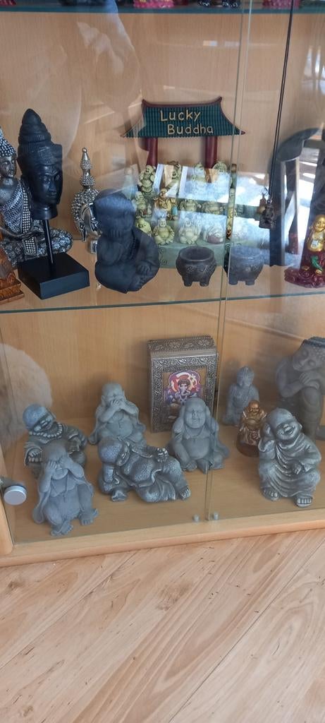 Vitrine kast met boeddhabeeltjes, Verzamelen, Beelden en Beeldjes, Ophalen of Verzenden, Zo goed als nieuw