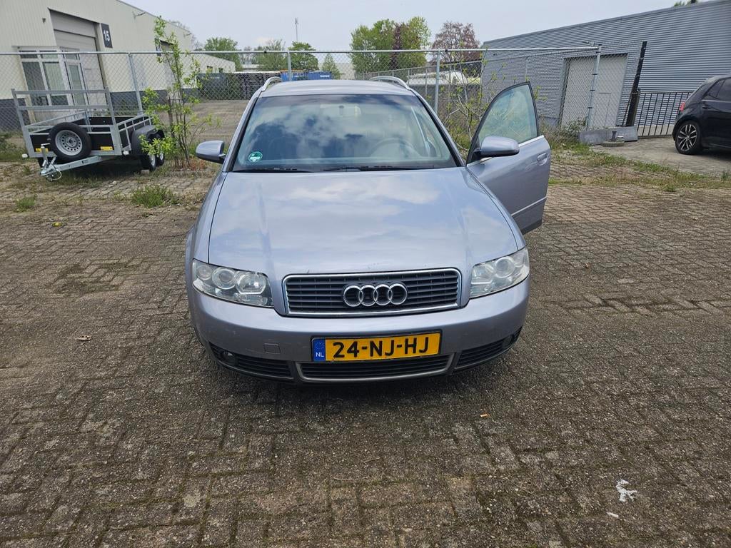 Audi A4 1.6 Avant 75KW 2003 Grijs, 4 cilinders, A4, Handgeschakeld, Particulier