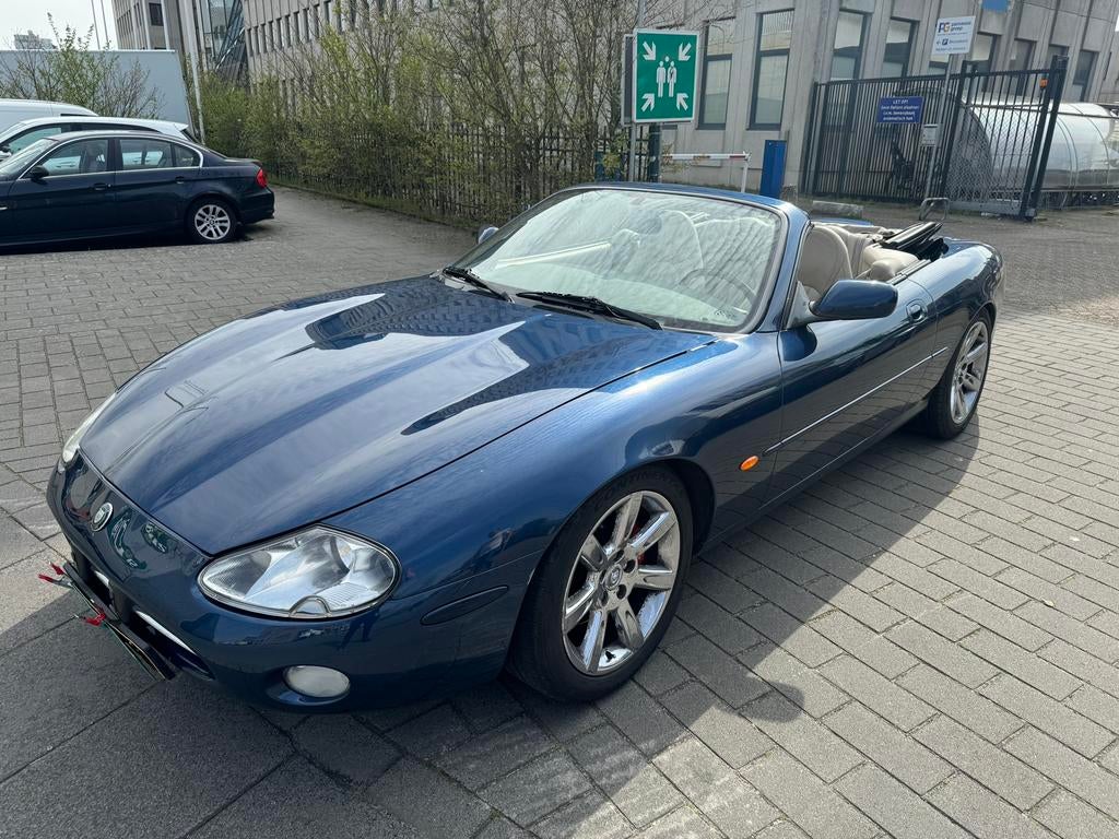 Jaguar XK 4.0 V8 Cabriolet 1999 Blauw automaat, Auto's, Achterwielaandrijving, Cabriolet, Leder, Bedrijf