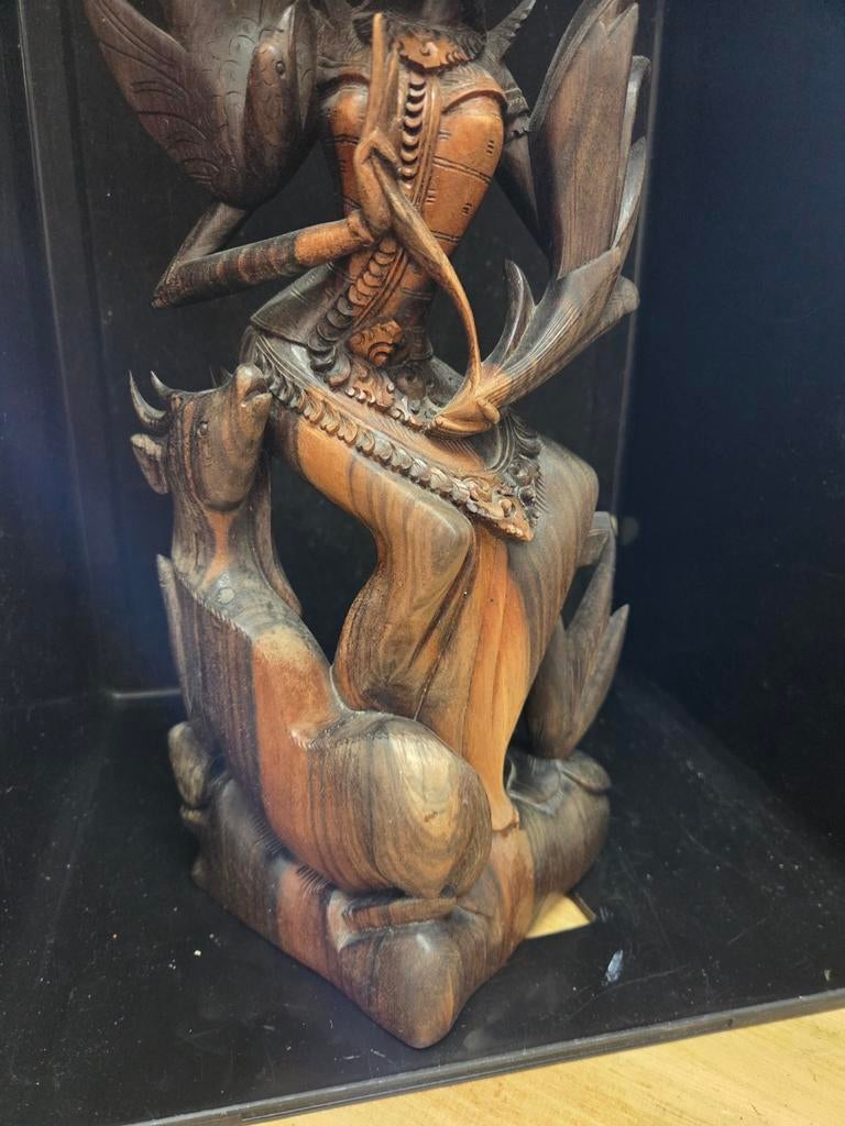 Uniek Balinees Houtsnijwerk: Danseres op Dier, Houtsnijwerk, Ophalen of Verzenden, Handgemaakt, 20 - 50 cm