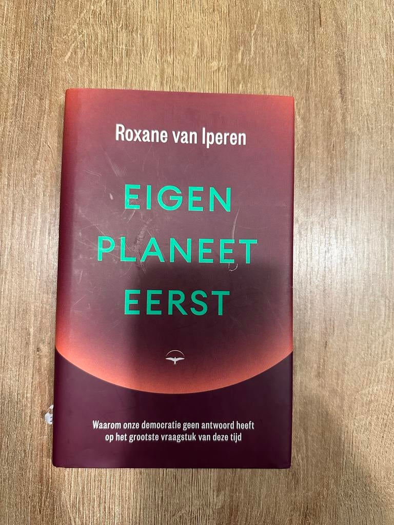 Eigen Planeet Eerst - Roxane van Iperen, Ophalen of Verzenden, Zo goed als nieuw, Maatschappij en Samenleving, Wereld