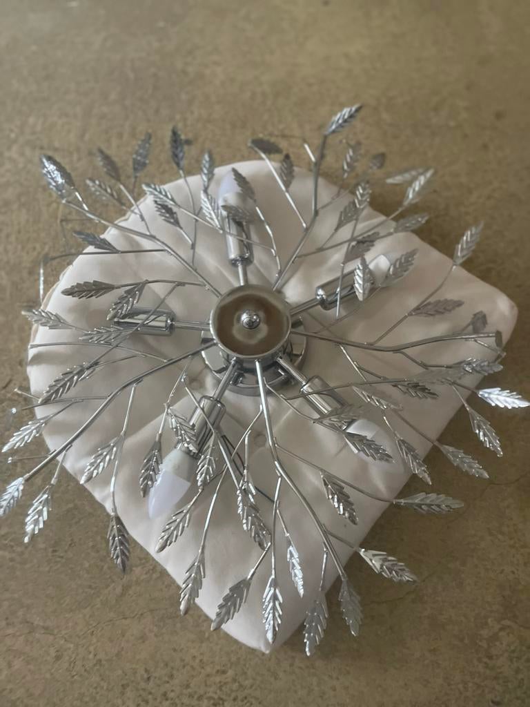 Zilverkleurige Plafondlamp met Sierlijke Blaadjes, Ophalen of Verzenden, Zo goed als nieuw, Metaal