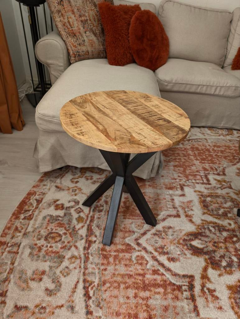 Industriële bijzettafel mangohout met zwart metalen poten, Huis en Inrichting, Tafels | Bijzettafels, 45 tot 60 cm, Minder dan 55 cm