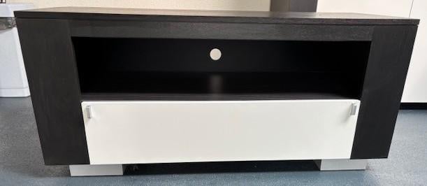 Tv-kast | Tv-meubel | Tv-dressoir zwart | wit (hout), Ophalen, Gebruikt, 100 tot 150 cm, Tijdloos | modern minimalistisch | modern eigentijds | landelijk