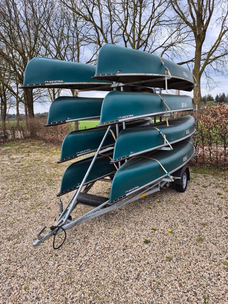 16 Canadese kano's met 2 trailers en 1 persoonskano, Ophalen