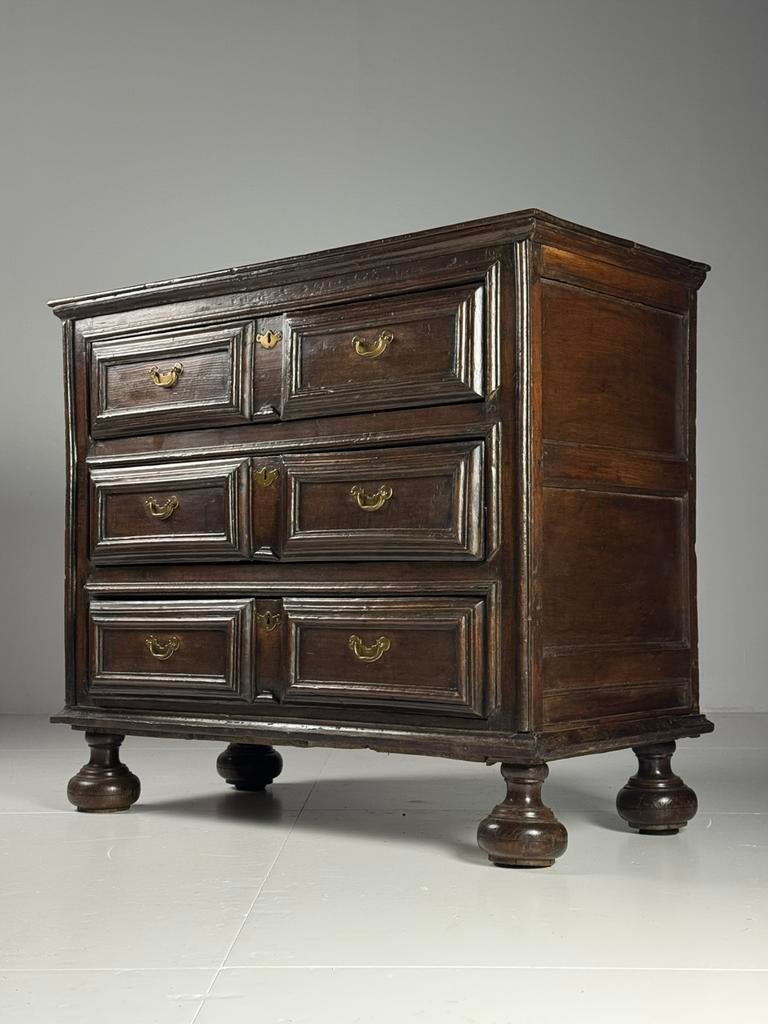 Ladekast Engels antiek 17e eeuw eiken