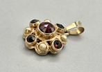Antieke gouden hanger met granaat. 2025/179., Overige voorstellingen, ., Ophalen of Verzenden, Zo goed als nieuw