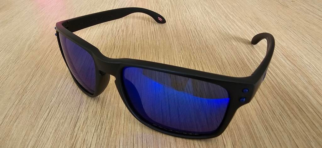 oakley holbrook met donker blauwe glazen zgan
deze glazen he, Sieraden, Tassen en Uiterlijk, Zonnebrillen en Brillen | Heren, Zonnebril