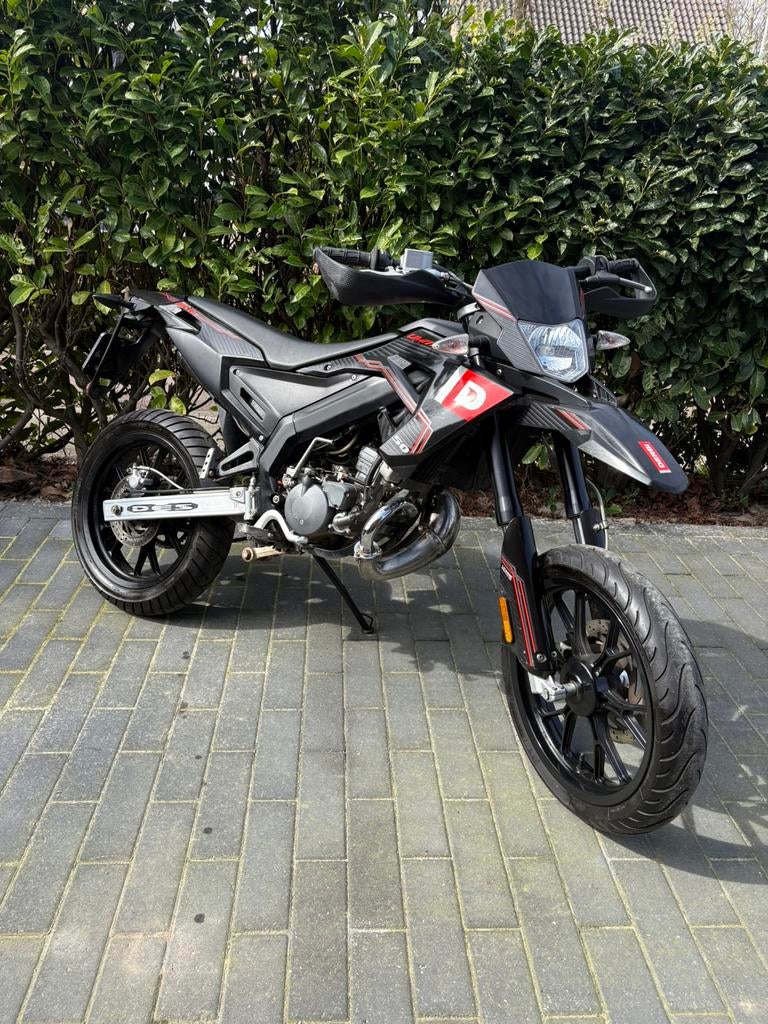 Derbi Senda sm DRD X-Treme 50 Limited Edition, Ophalen, 6 versnellingen, Maximaal 45 km/u, Zo goed als nieuw