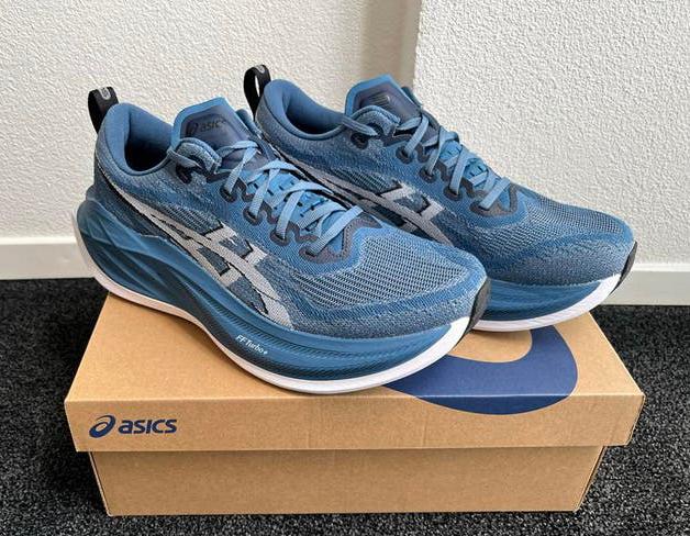 Asics Superblast 2 blauw maat 42, Sport en Fitness, Loopsport en Atletiek, Hardloopschoenen, Ophalen of Verzenden, Zo goed als nieuw