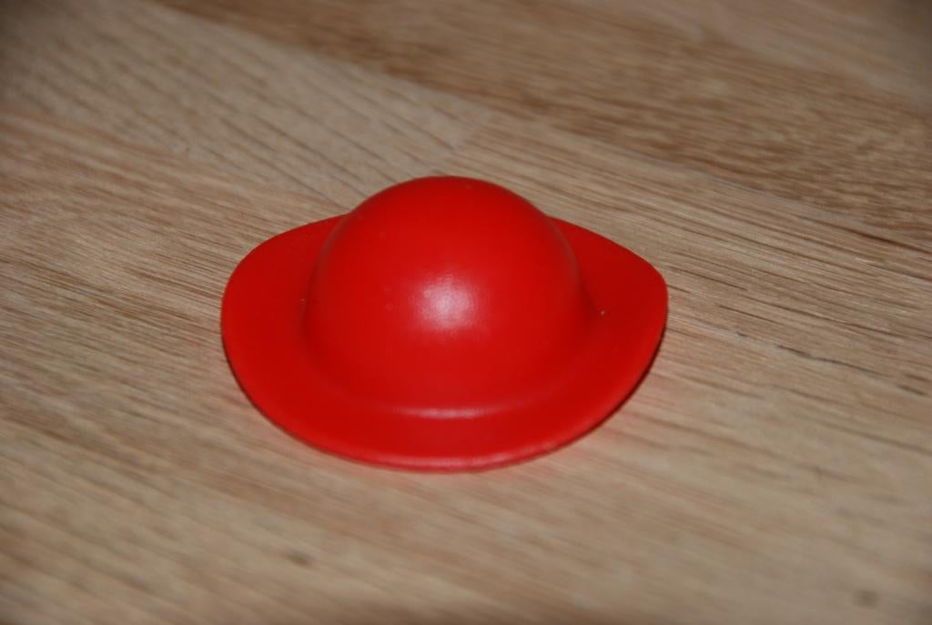 Hoed je bol, rood en rond. Voor clown of dergelijke., Hobby en Vrije tijd, Knutselen, Ophalen of Verzenden, Zo goed als nieuw