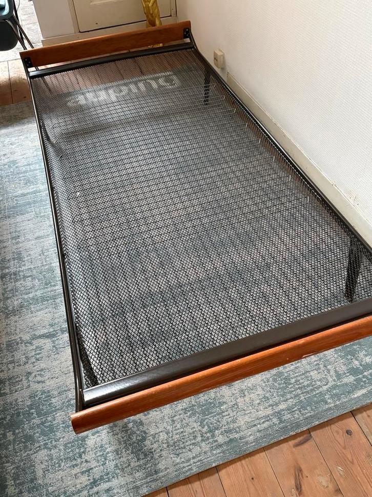 Auping Cleopatra bed (teak/zwart metaal) - Dick Cordemeijer, Huis en Inrichting, Slaapkamer | Bedden, Gebruikt, Eenpersoons, 80 cm