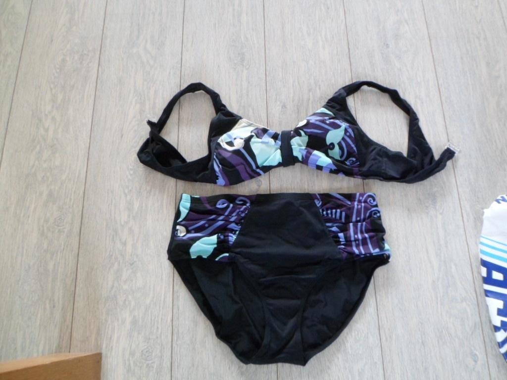 Leuke Bikini maat 46, Kleding | Dames, Badmode en Zwemkleding, Ophalen of Verzenden, Gedragen, Overige kleuren, Bikini
