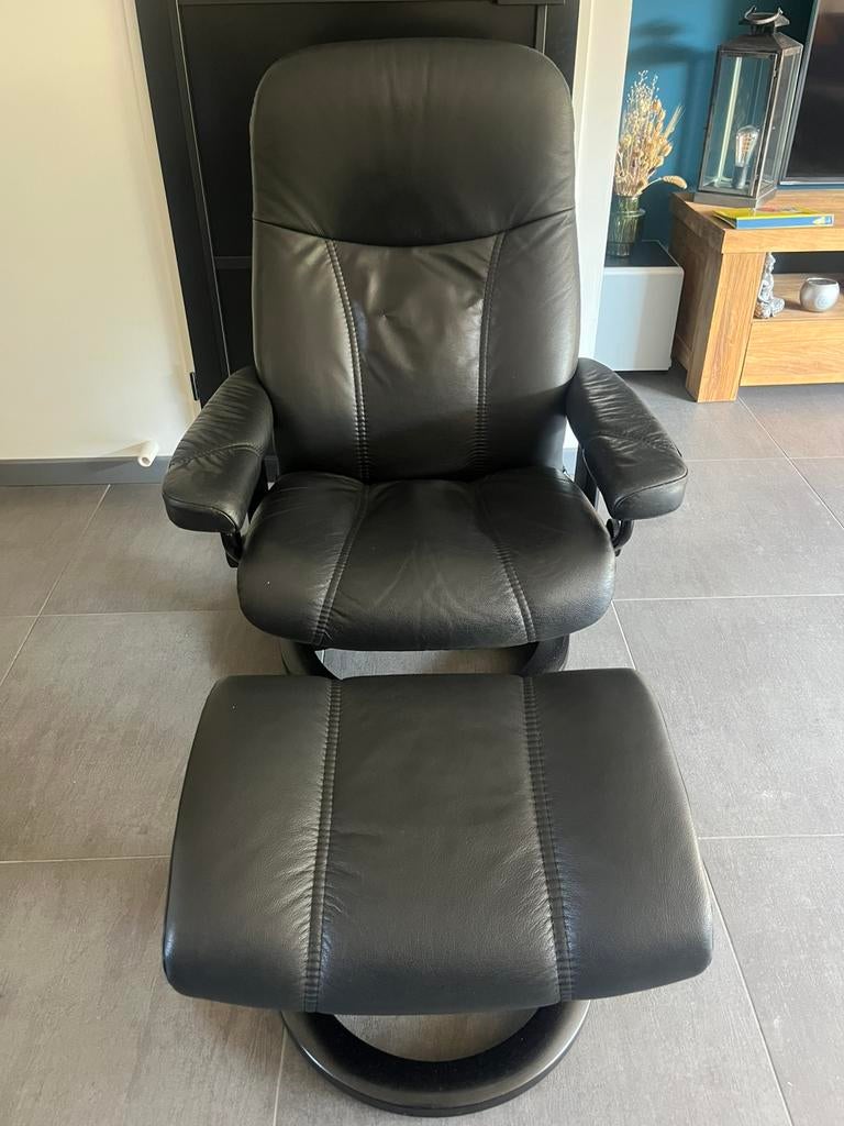 Stressless Relax fauteuil zwart leer, Ophalen, Zo goed als nieuw, Hout, 50 tot 75 cm