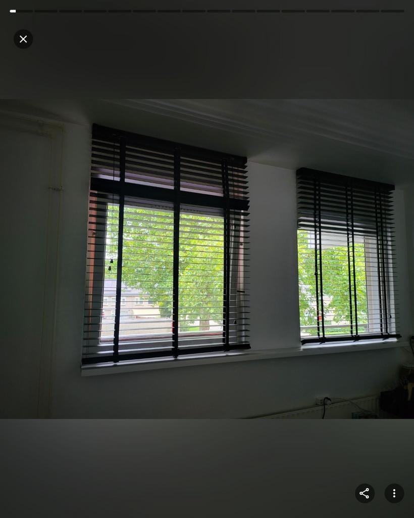Houten jaloezieën zwart. 2 stuks (1 koop), Huis en Inrichting, Stoffering | Gordijnen en Lamellen, Ophalen, Zo goed als nieuw