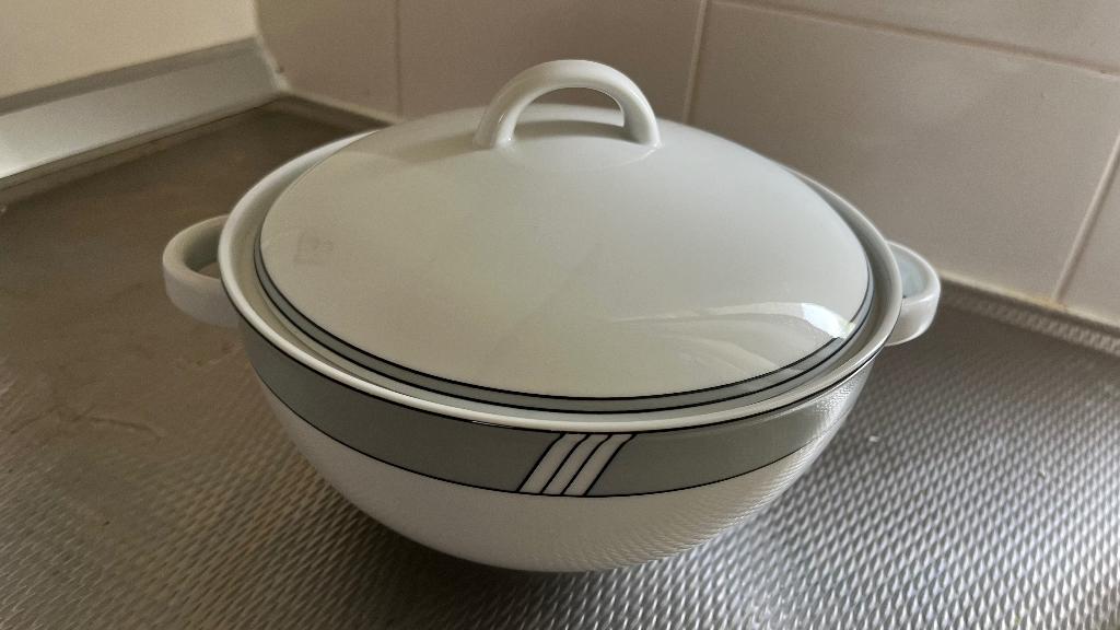 Arzberg diepe schaal met deksel, Nieuw, Ophalen of Verzenden, Schaal of Schalen, Overige stijlen