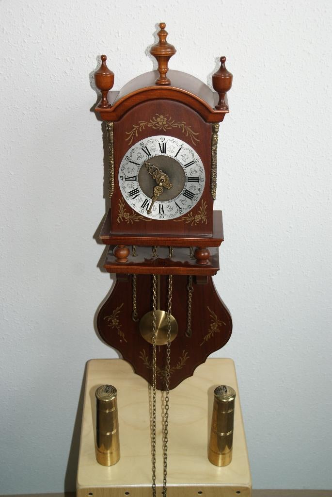 Te koop Wandklok Duits Hermle uurwerk, jaren 70, bruin, klok, Ophalen of Verzenden, Gebruikt, Analoog, Wandklok