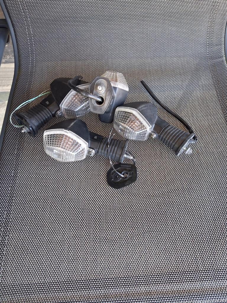 Richtingaanwijzers  motor, Ophalen