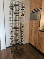 Draaiende kaartenhouder / standaard op wielen, Ophalen