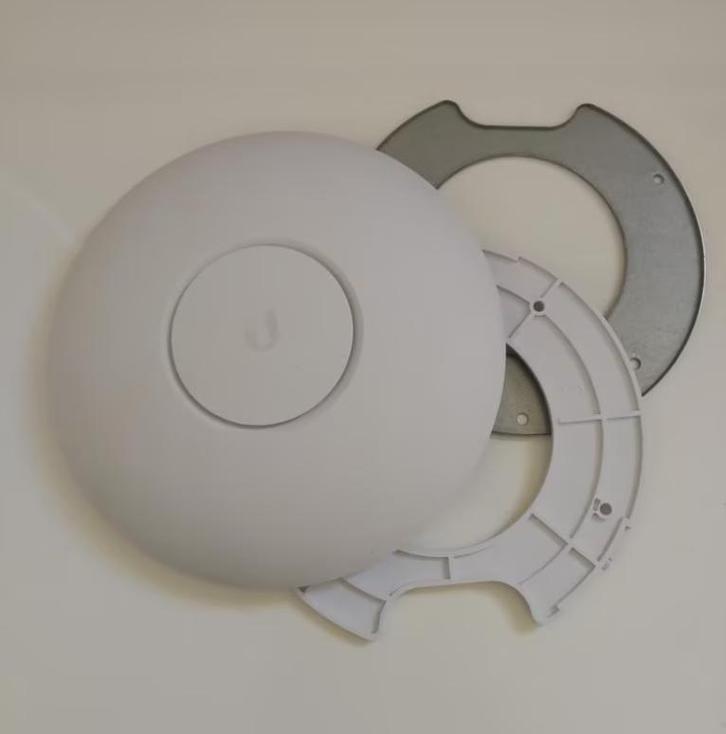 UniFi AP AC Pro (incl. PoE injector en plafond-/wandbeugel), Computers en Software, Accesspoints, Gebruikt, Ophalen of Verzenden